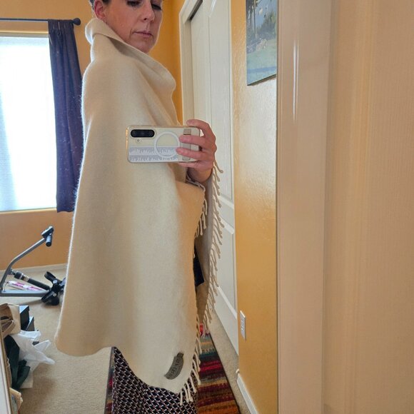 SFERRA Other - Sferra Dorsey Cashmere Throw or Wrap {{{SHRUNK}}}